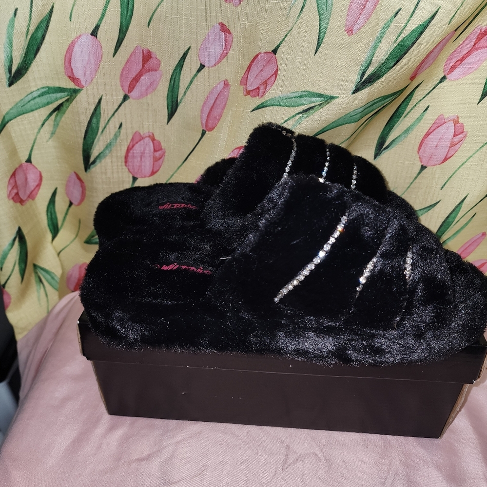 Wild Diva slides Size 8